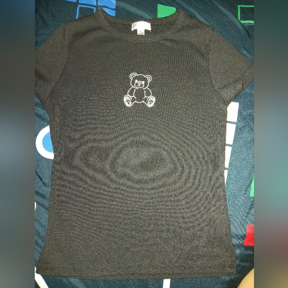 Orange kiss black shirt